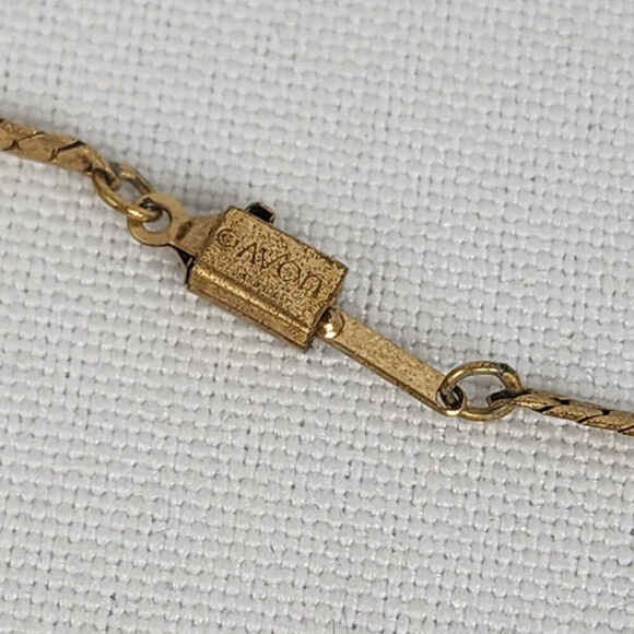 Vintage Avon Gold Tone Charms Green Birthstone Necklace - Picture 5 of 6